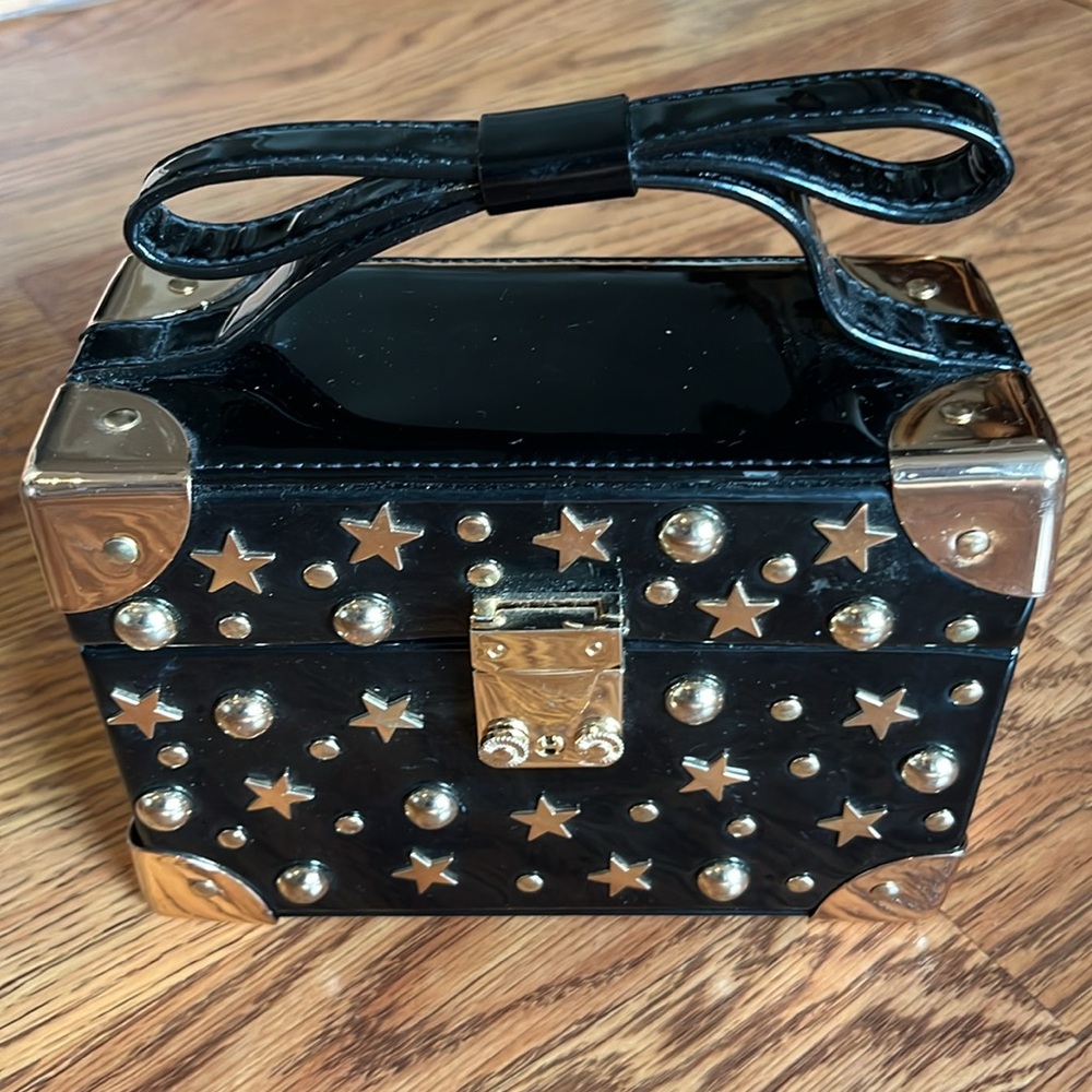 Betsey Johnson "Don't Box Me In" Handbag/Crossbody